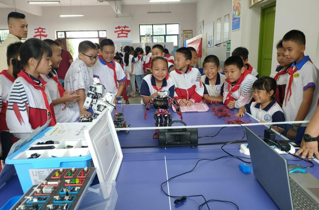 芷江：科普非遗进校园 点燃学生科技梦