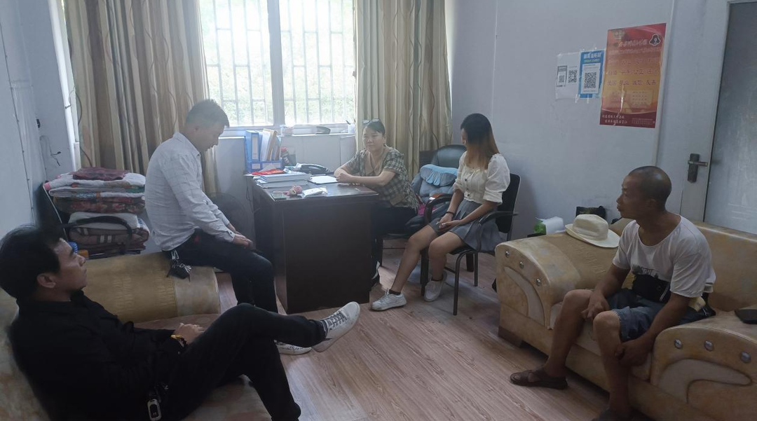 芷江镇东街社区：婚恋矛盾起纠纷 社区调解促和谐