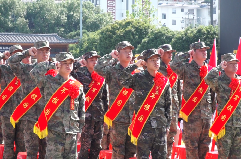 芷江：45名新兵即将踏上保家卫国征途