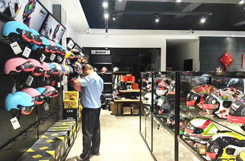 打好安全生产翻身仗丨从“头”守护，芷江开展头盔质量安全专项执法行动