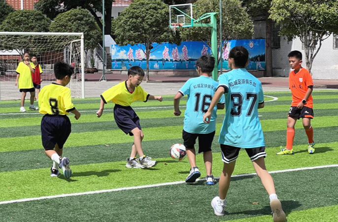 城南小学第七届校园“清廉杯”足球赛开赛