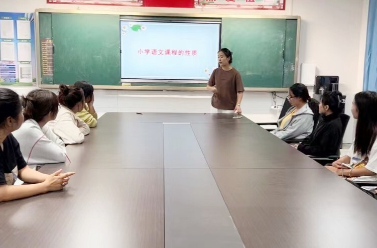 碧涌镇小学：集中培训 让新课标更切实际