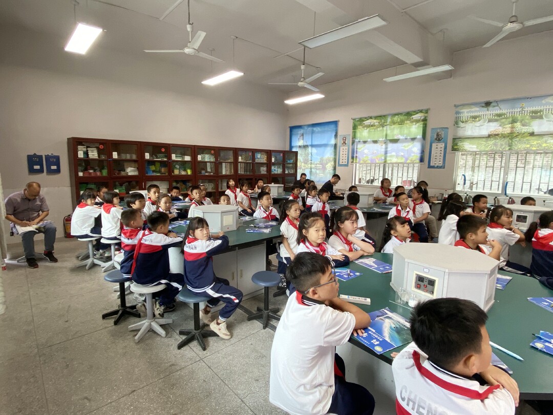 芷江：“推门听课”走进城南小学