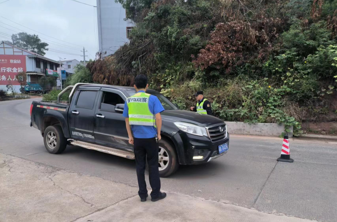 晓坪乡：开展联合执法，护航道路交通安全