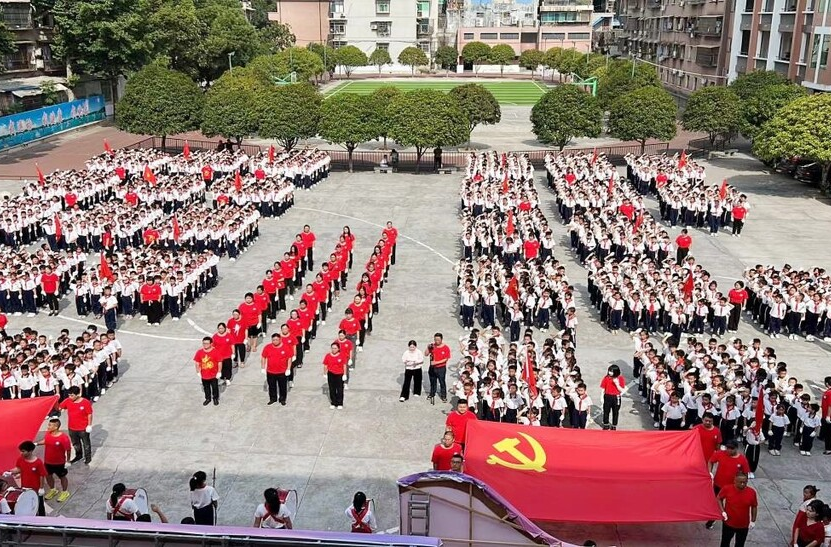 城南小学：百米长卷绘祖国，童心向党迎国庆