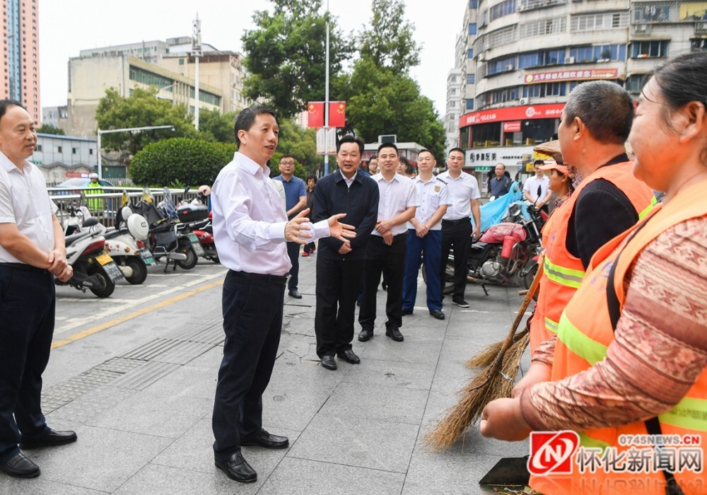许忠建：全力以赴确保群众欢乐祥和过节