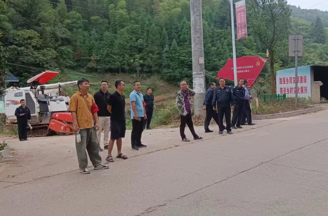 罗卜田乡：开展交通安全劝导 筑牢生命安全防线