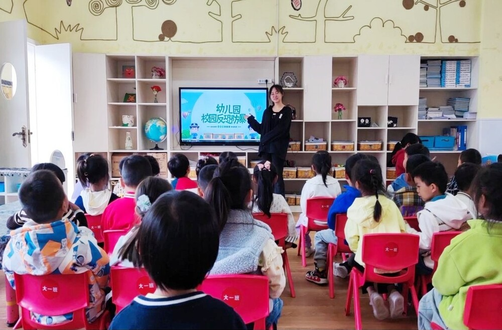 芷江二幼开展反恐防暴安全演练