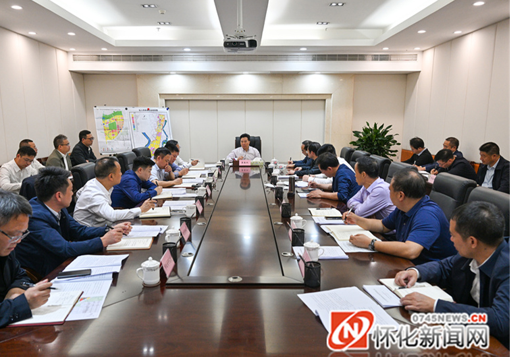 黎春秋调度仙人桥商务区和高铁新城开发项目建设