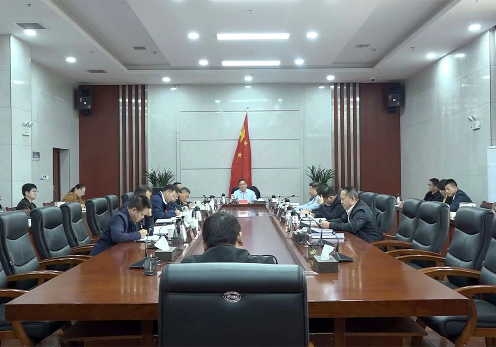 九届县人民政府2023年第十一次常务会议召开 梁元和主持