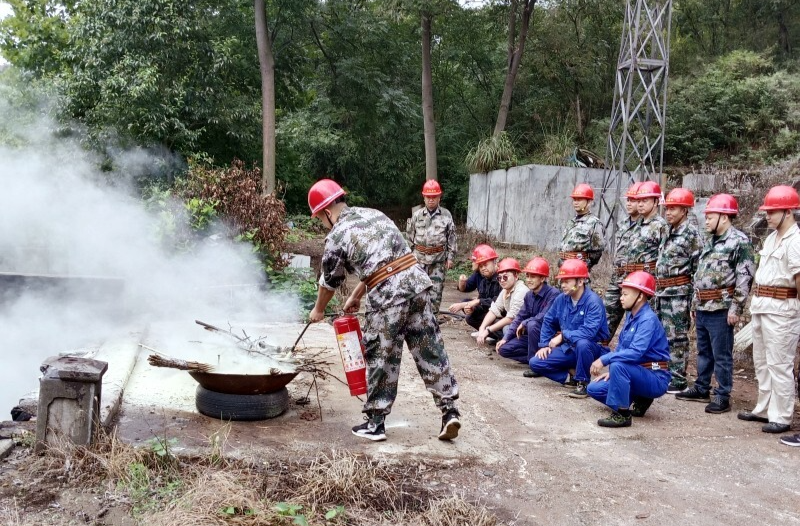 打好安全生产翻身仗丨怀化南岭民爆公司积极开展应急救援队伍训练及技能比武活动