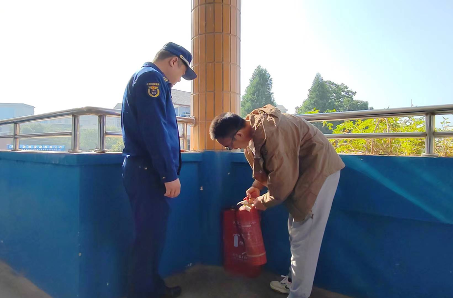 芷江消防救援大队深入辖区学校开展消防安全检查及消防知识宣传