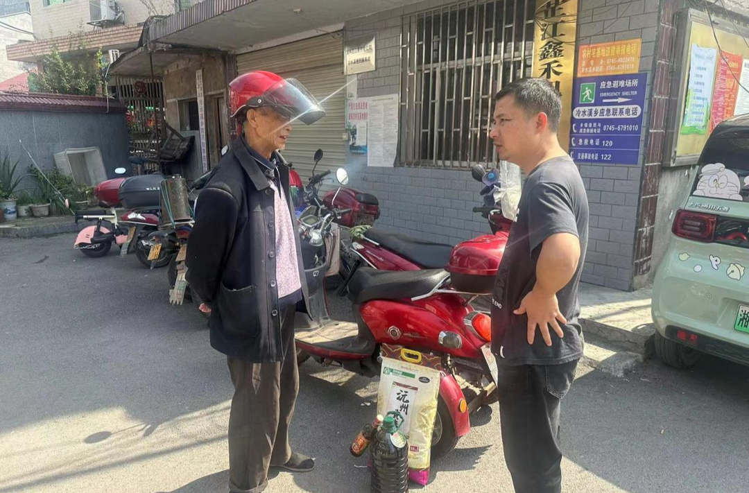 冷水溪乡：爱满重阳节 情暖老人心