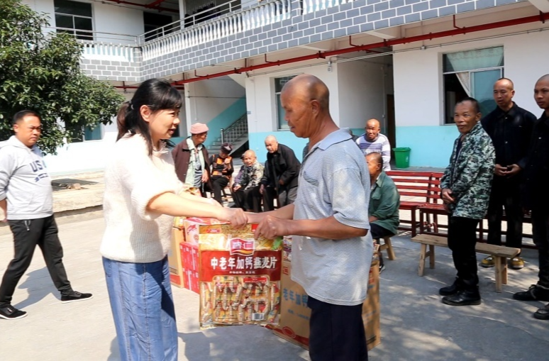 芷江民政局开展“九九重阳节 浓浓老人情”系列走访慰问活动