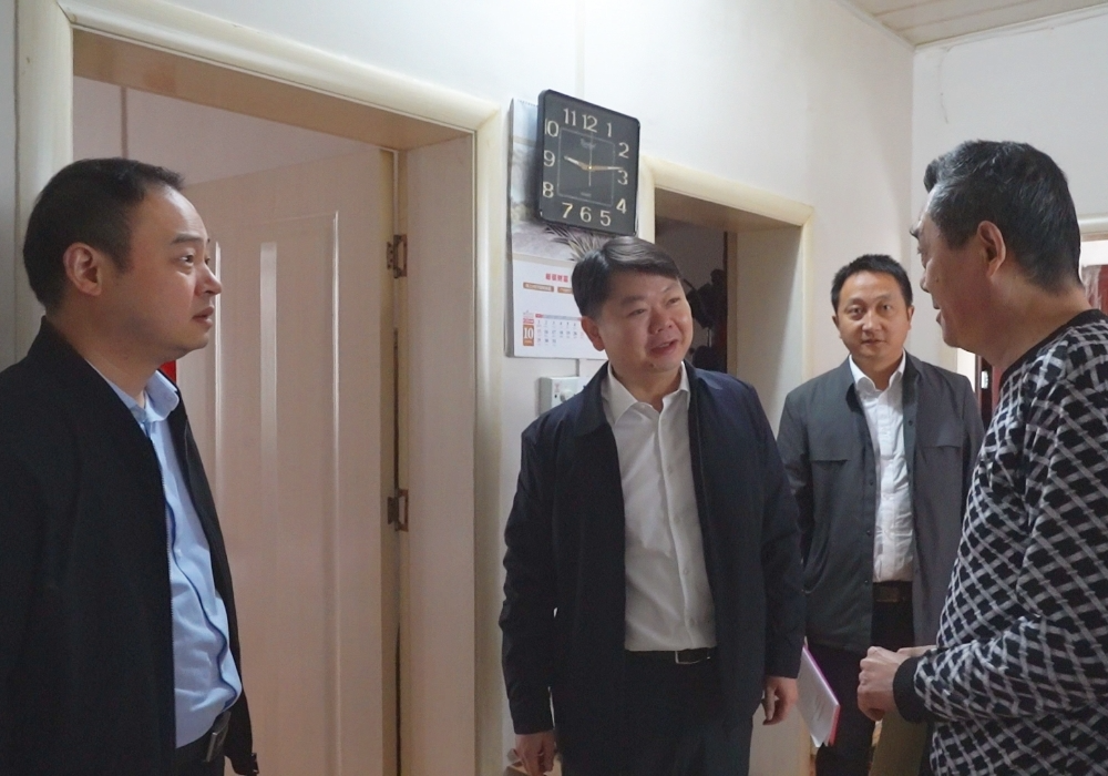 梁志平 梁元和走访慰问百岁老人