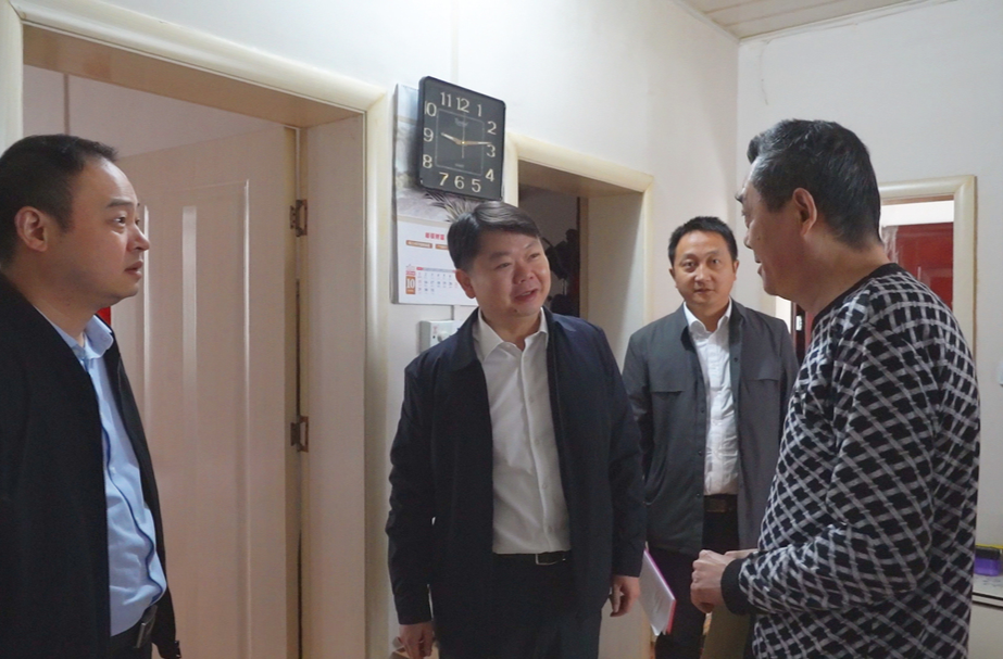 梁志平 梁元和走访慰问百岁老人
