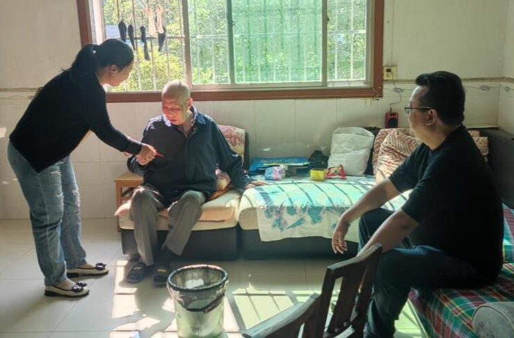 芷江公路建设养护中心：情寄桑榆送晚晴 重阳慰问暖人心