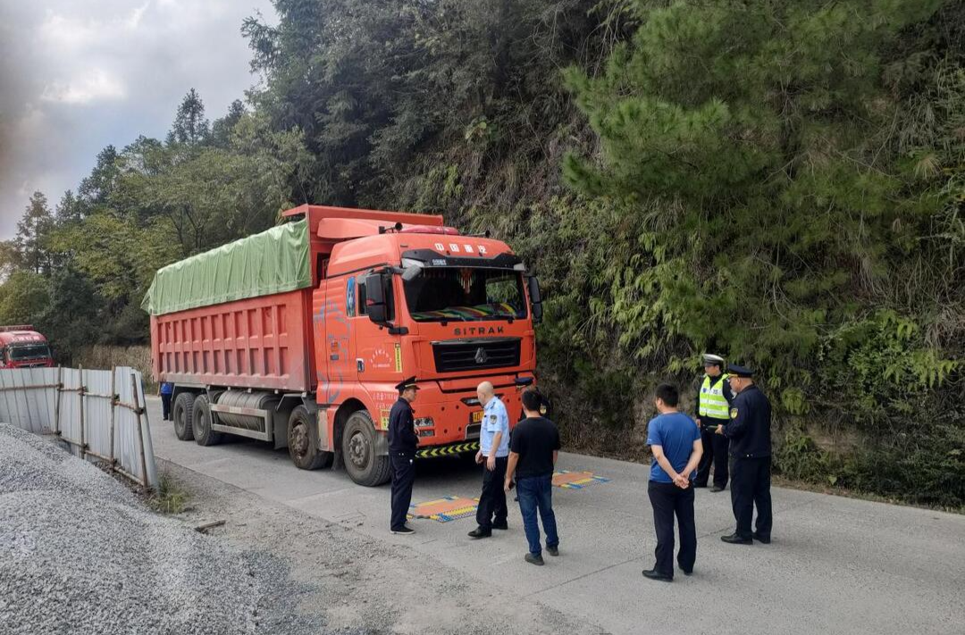 打好安全生产翻身仗丨芷江开展道运执法“利剑行动”  14台超限超载货运车辆被查处