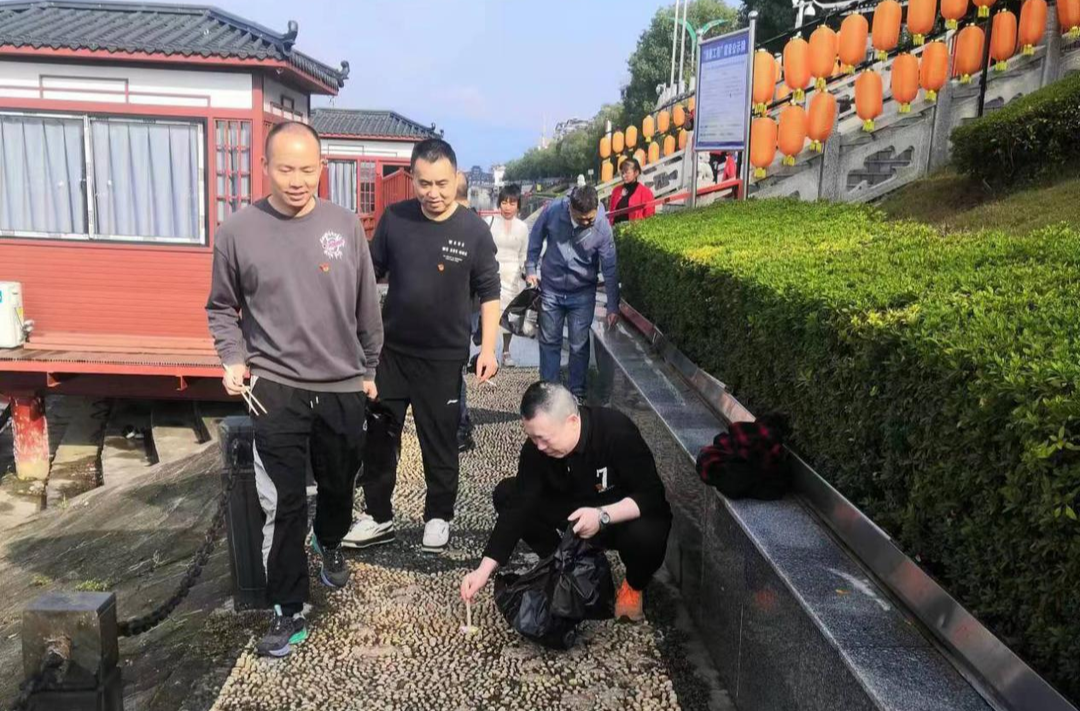 芷江道路运输服务中心开展净滩志愿服务活动