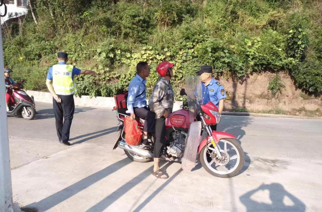 晓坪乡开展道路交通安全专项整治行动