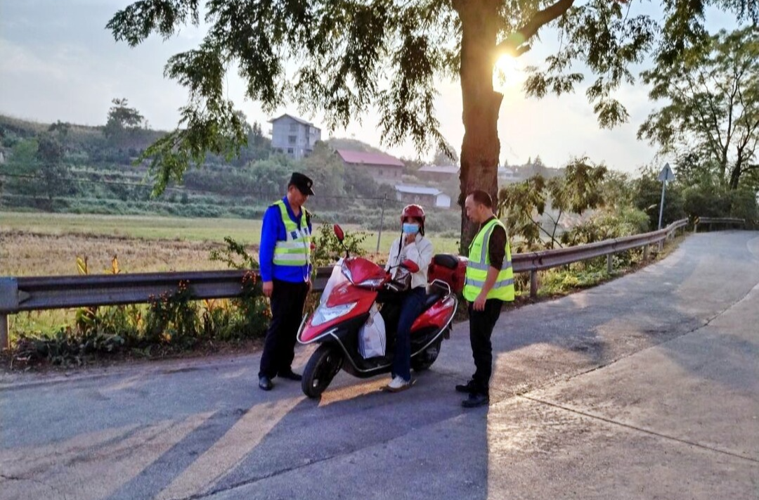 水宽乡：交通执法常态化，护航道路保安全