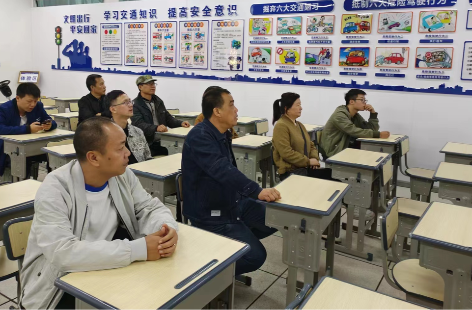 芷江农业农村局组织开展交通安全警示宣传教育活动