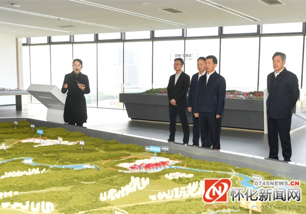 许忠建在重庆国际物流枢纽园区考察学习