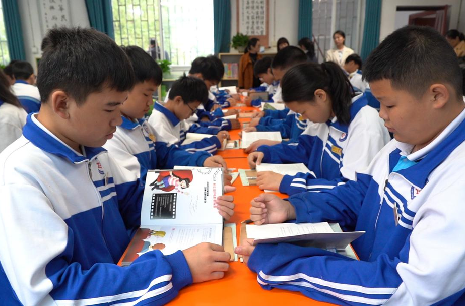 芷江二中举行“阅读·梦飞翔”图书馆开馆仪式