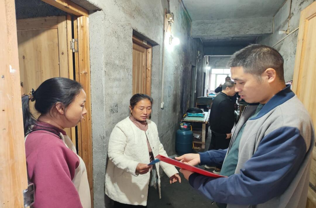 打好安全生产翻身仗丨新店坪镇开展校园周边学生租房专项检查