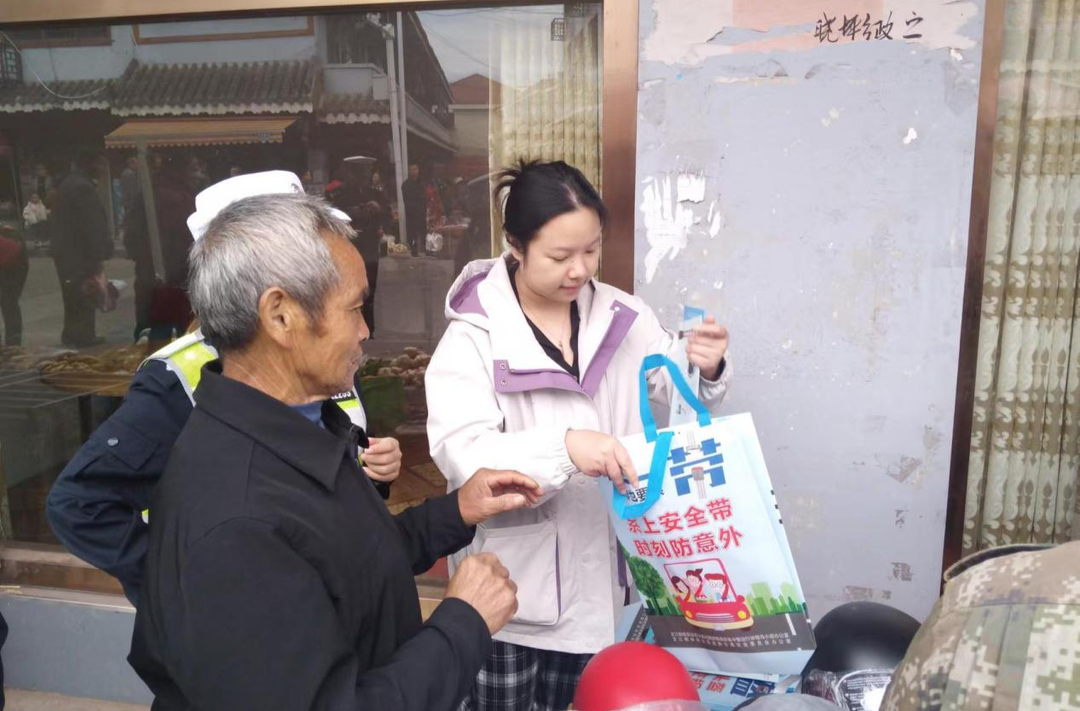 晓坪乡开展“冬季攻势”道路安全宣传活动