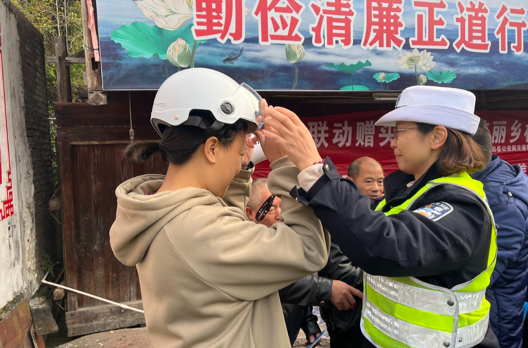 三道坑镇开展道路交通安全宣传活动