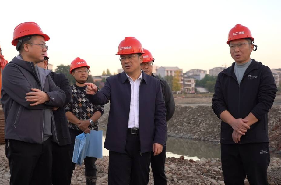 梁元和督导检查城区排水管网建设