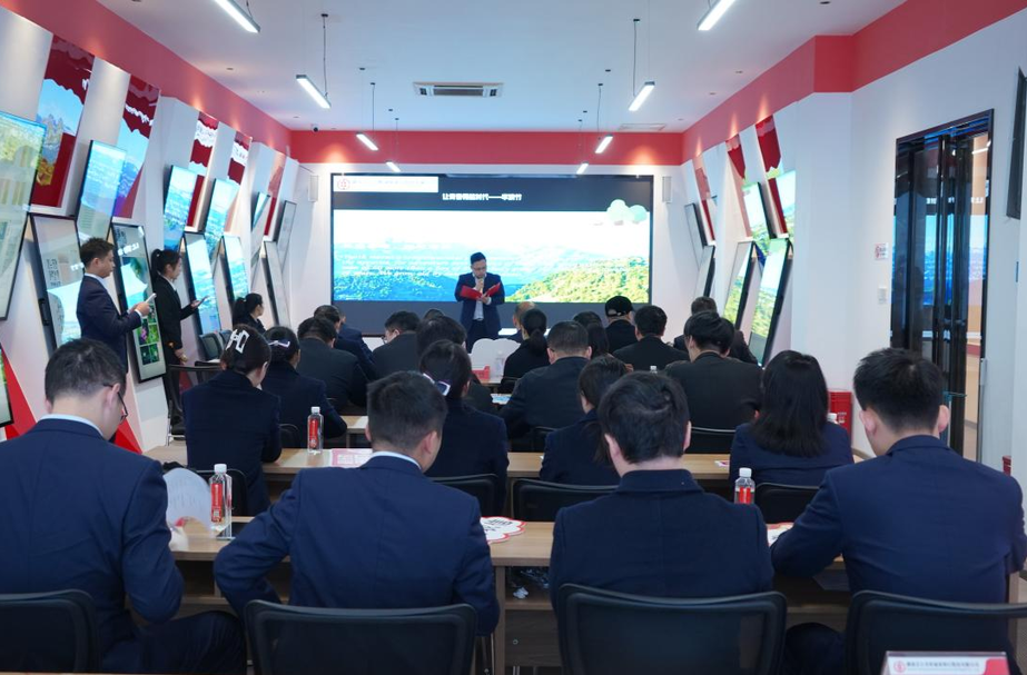 芷江农商银行举行2023年“书香青春·建功农信”朗诵比赛