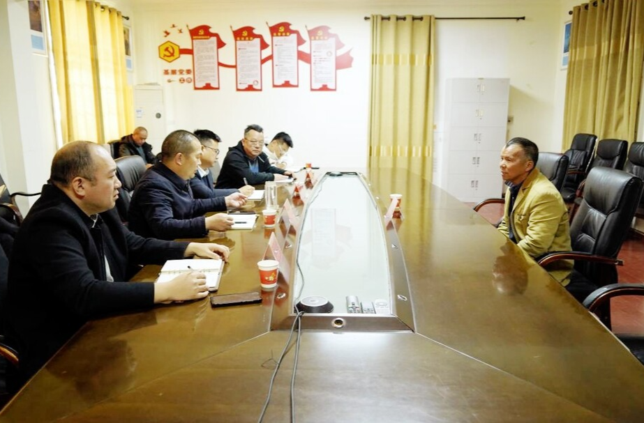 谭茂河赴岩桥镇接访群众