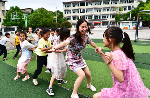 消失的“课间10分钟”，回不去的校园模样？