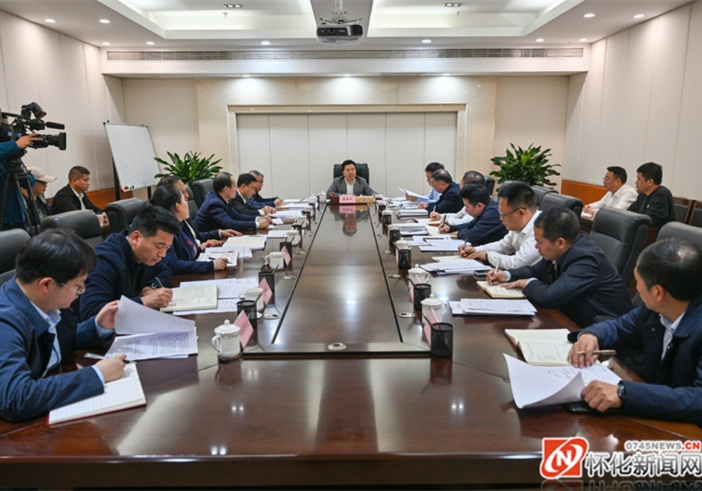 黎春秋：全力以赴招商引资招才引智
