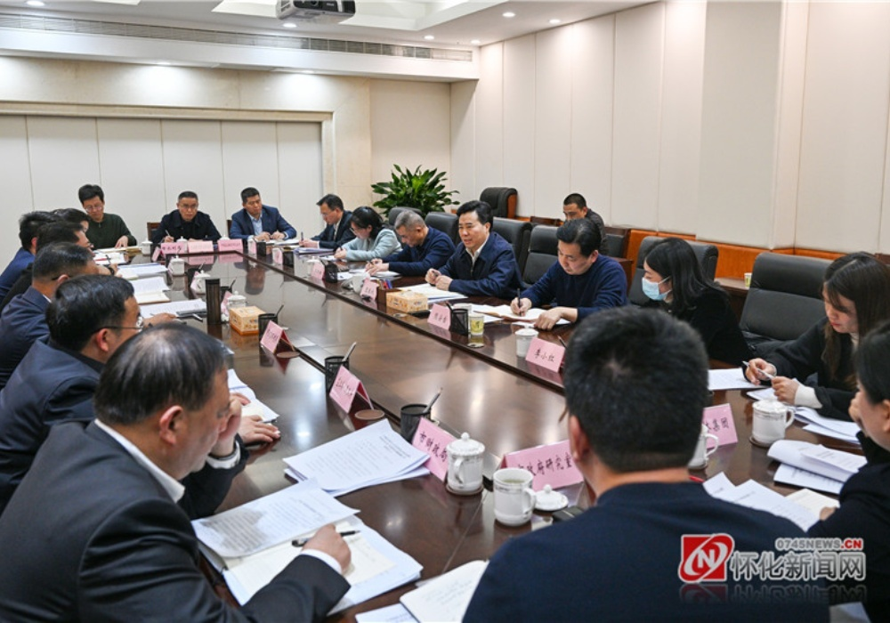 黎春秋参加十四届全国人大代表怀化小组活动