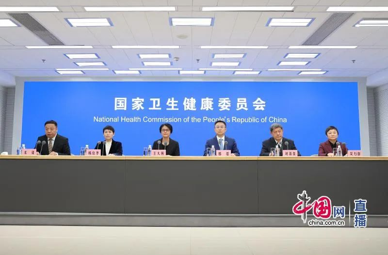现在接种疫苗还来得及吗？普通民众应如何预防呼吸道疾病？人员密集场所需要做好哪些措施？中疾控专家解答→
