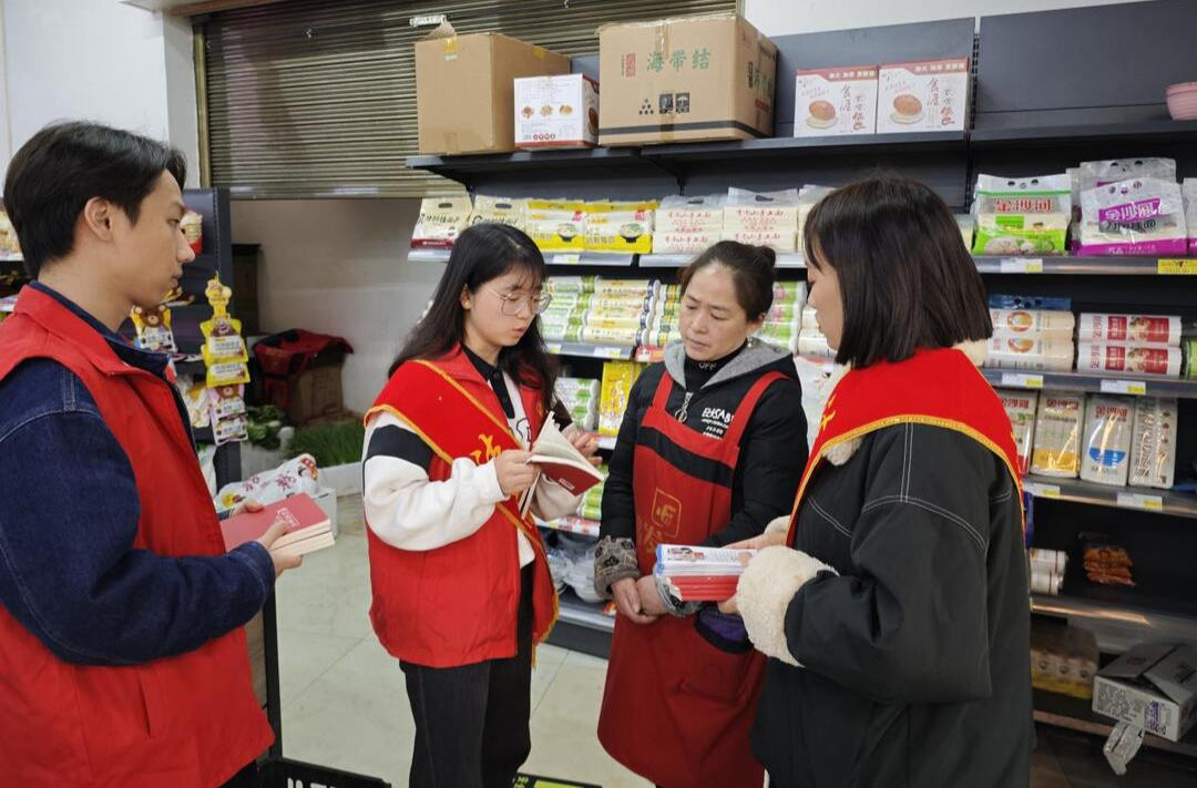新店坪镇团委开展“宪法宣传周”活动