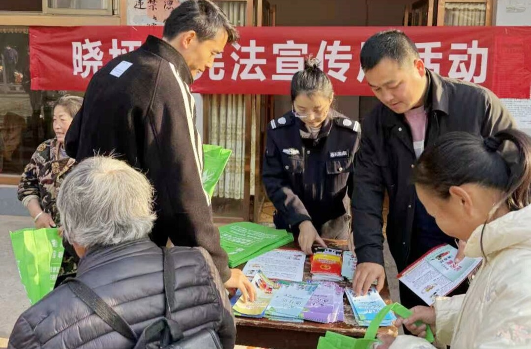 晓坪乡：宪法宣传下基层  法治思想入人心