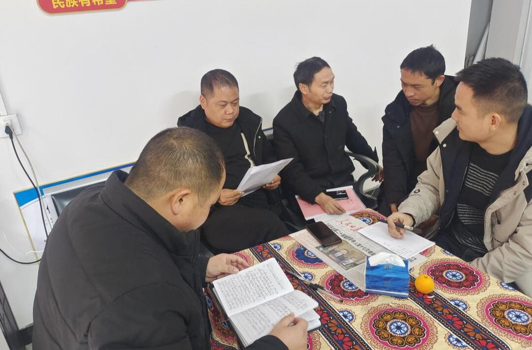 洞下场乡人大代表积极开展宪法宣传日活动