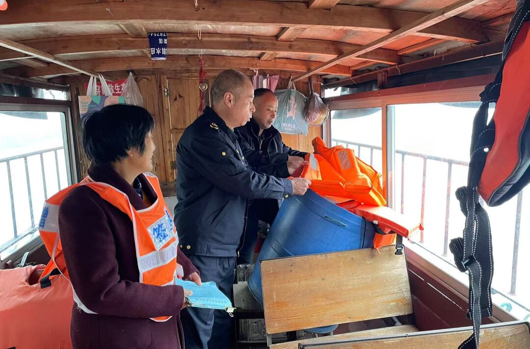 芷江：开展船舶污染防治“利剑行动”保障水域环境