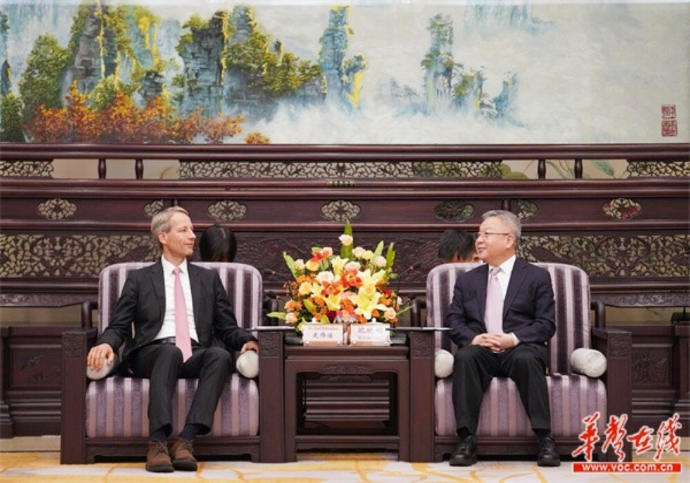 沈晓明会见史伟浩一行