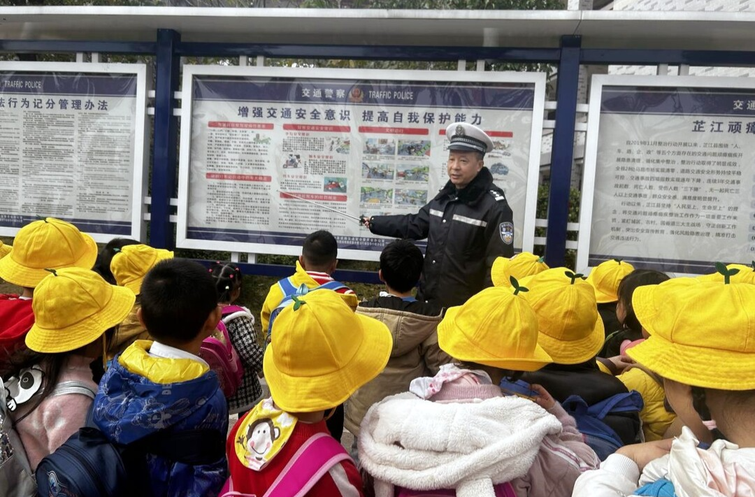 芷江二幼：交通安全记心间 平安出行永相伴