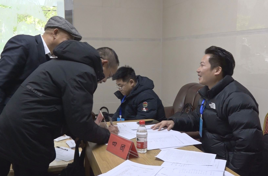 人大代表陆续报到 开启履职新征程