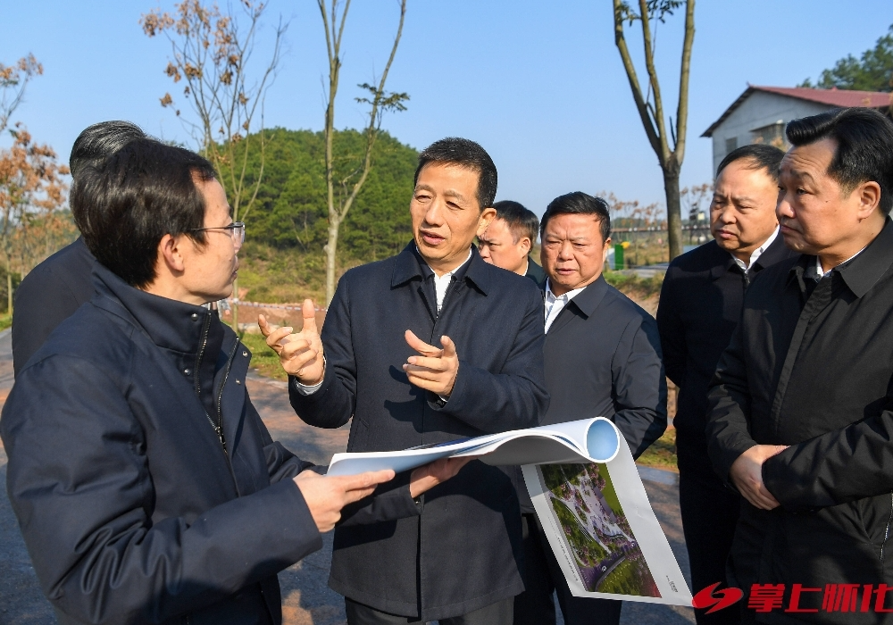 许忠建在专题调研城市公园建设时强调：下足绣花功夫提升公园品质