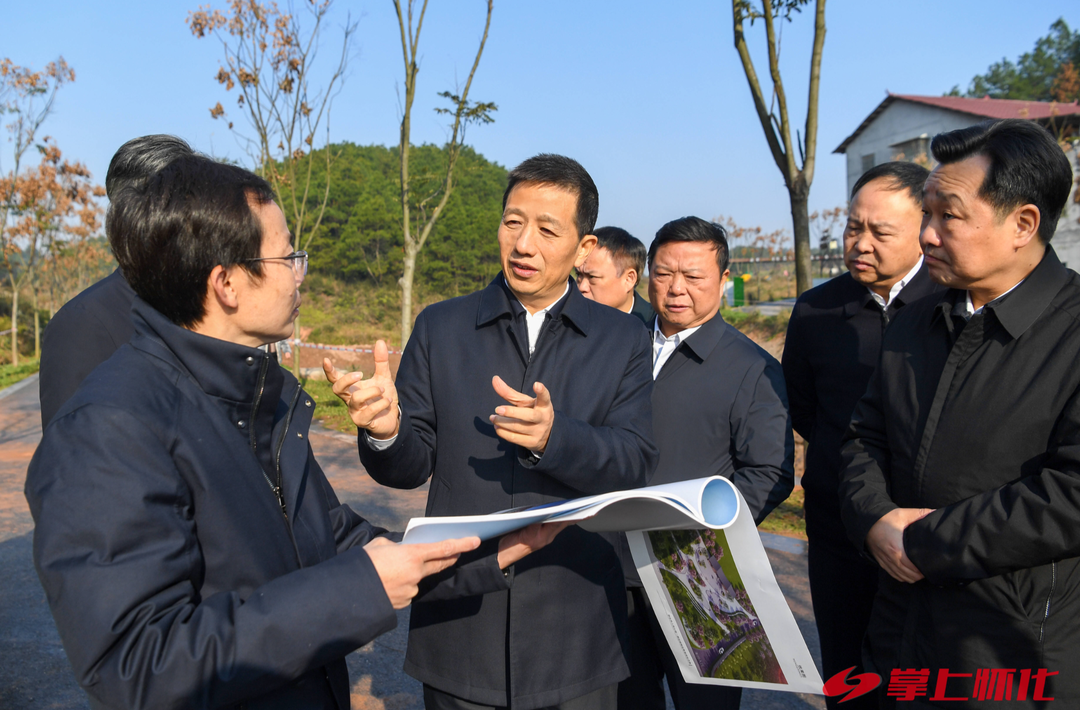 许忠建在专题调研城市公园建设时强调：下足绣花功夫提升公园品质