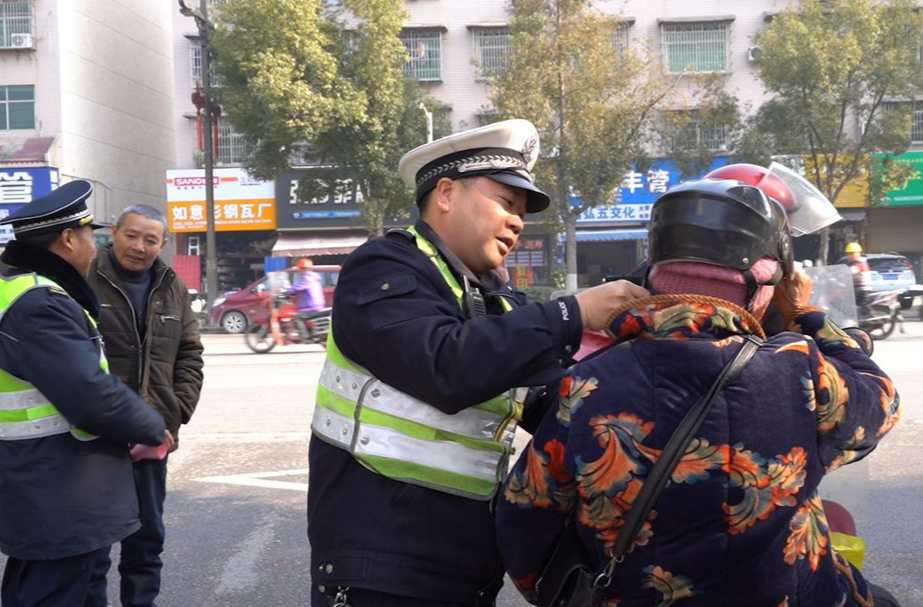 芷江持续开展城区交通秩序集中整治专项行动