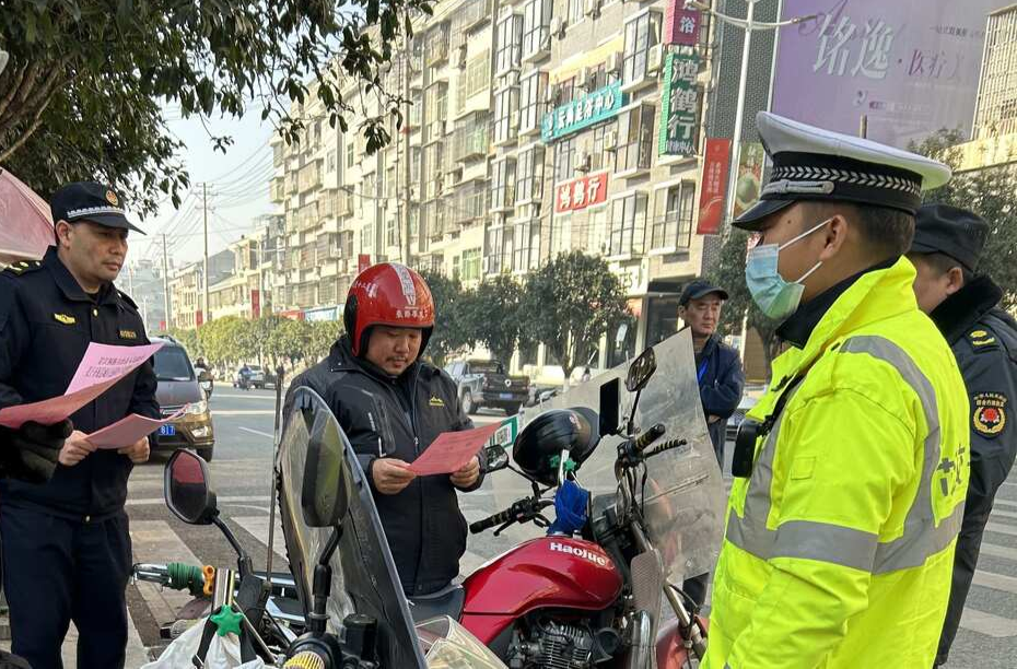 芷江镇开展联合执法  携手共筑道路交通安全防线
