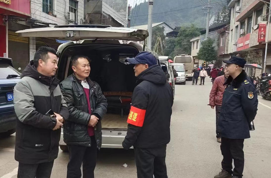 元旦将至 守护平安：罗卜田乡开展交通执法劝导工作